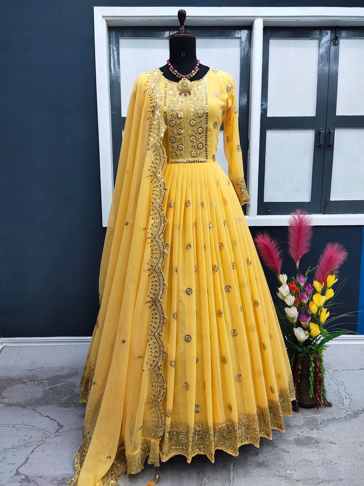 রেডিমেড জর্জেট এমব্রয়ডারি পার্টি ড্রেস