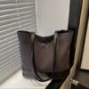 Stylish PU leather ladies handbag for everyday use in Bangladesh